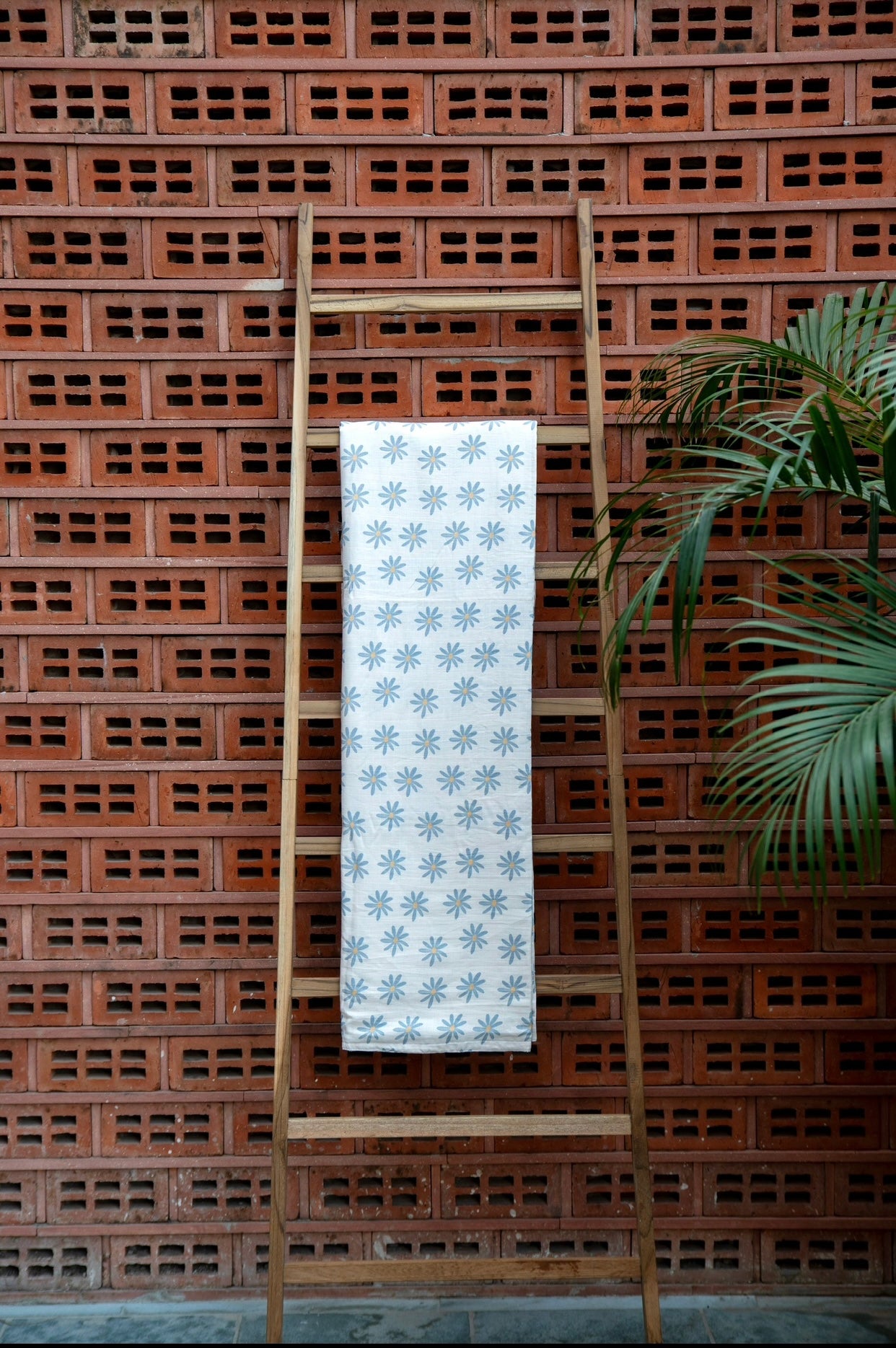 Pacino powder blue floral adult blanket